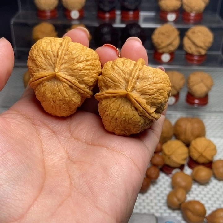 文玩核桃把件大三棱23