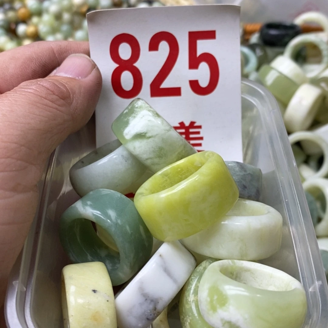 蛇纹石玉挂坠未镶嵌