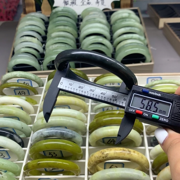 未镶嵌蛇纹石玉手镯80