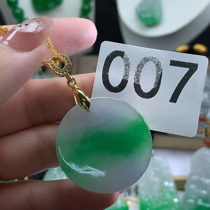 吊坠(赠链)未镶嵌翡翠