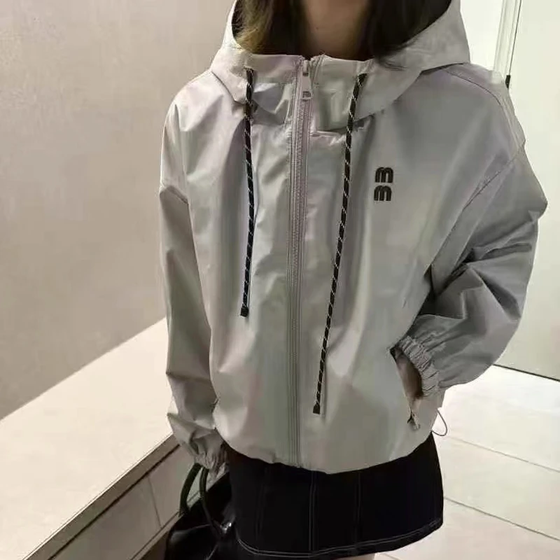 时尚刺绣连帽冲锋衣外套女2025年春季新款百搭显瘦抽绳上衣 35861