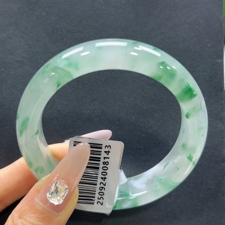 石英质玉（非洲翠）未镶嵌手镯