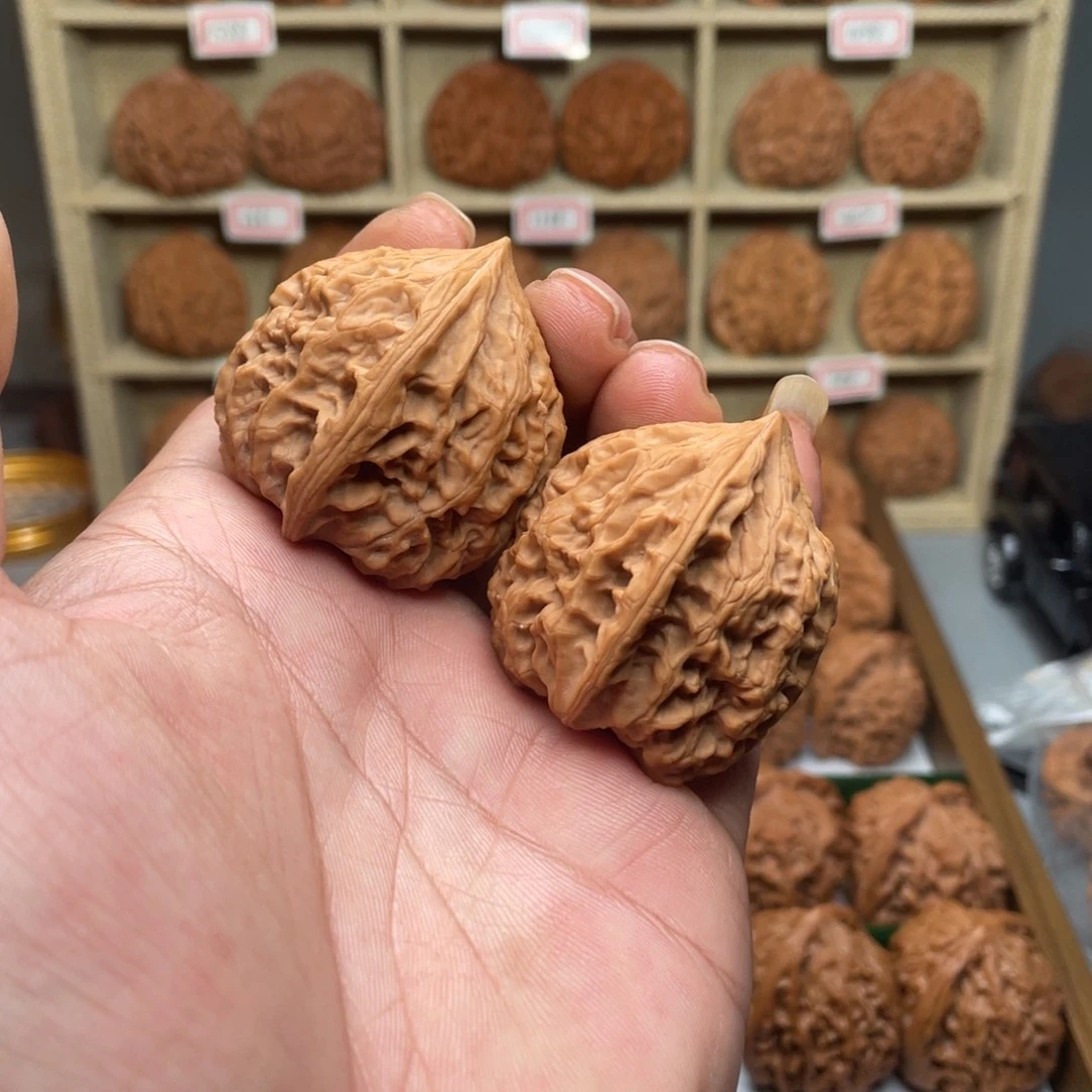 文玩核桃把件老鸡心40