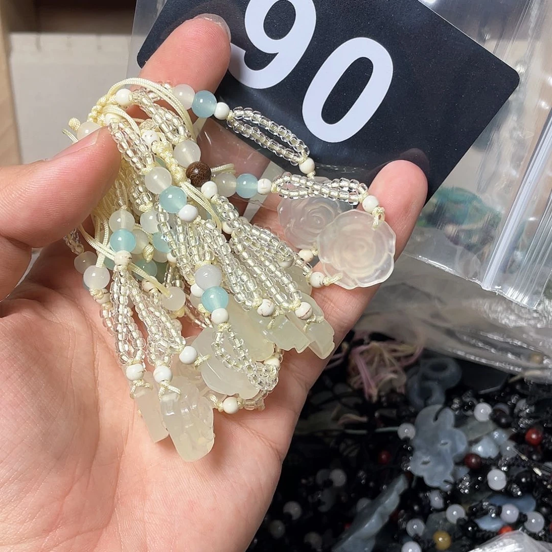 蛇纹石玉颈饰合金