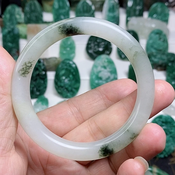 未镶嵌独山玉手镯