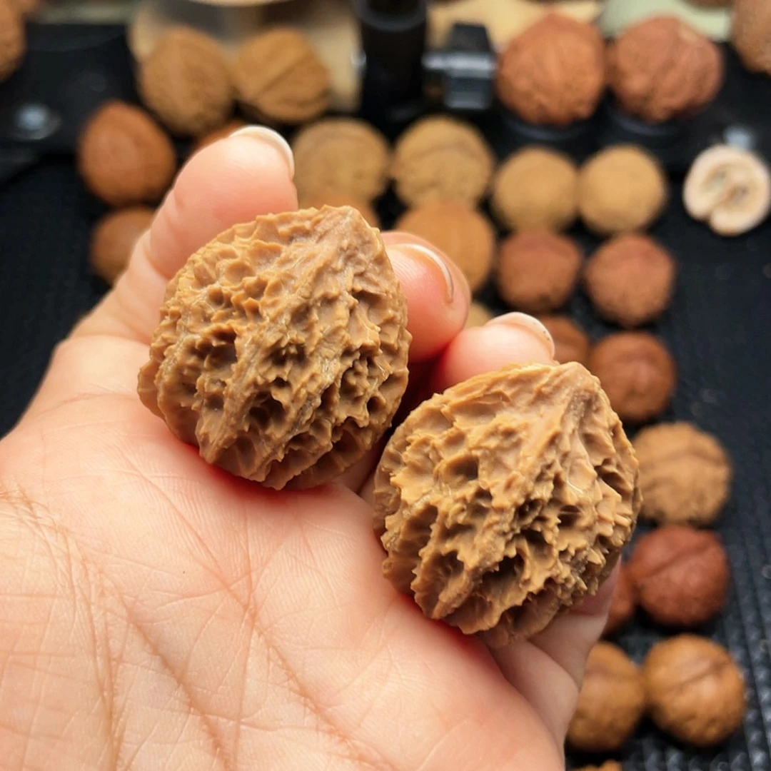 【闪购商品】文玩核桃吊坠小刺猥