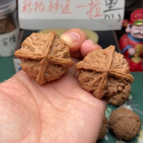 【闪购商品】文玩核桃吊坠44全品四棱玉玺