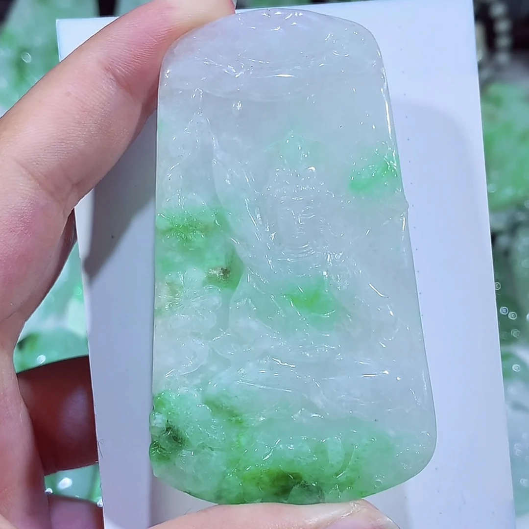 缅甸天然翡翠A货飘阳绿虚空藏守护神吊坠