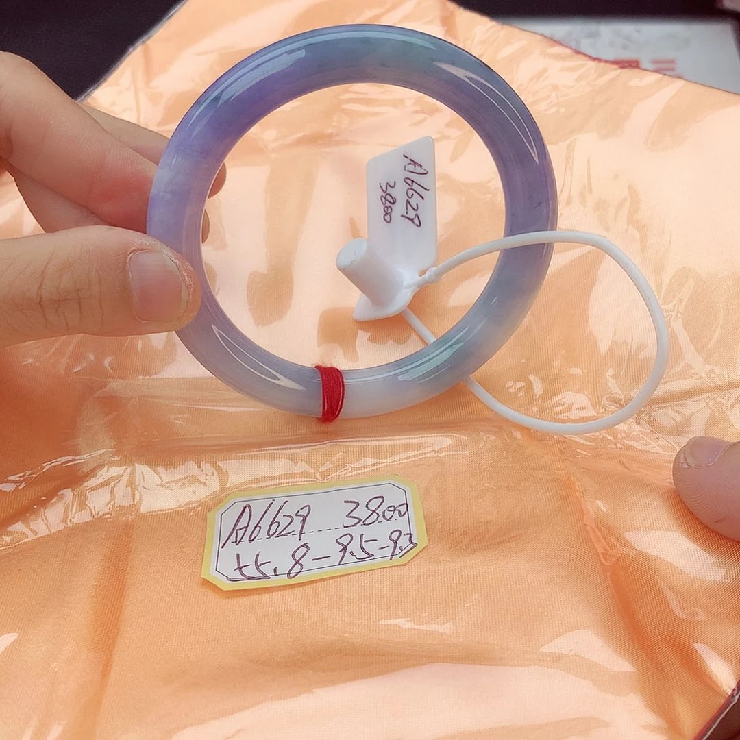 翡翠手镯未镶嵌翡翠