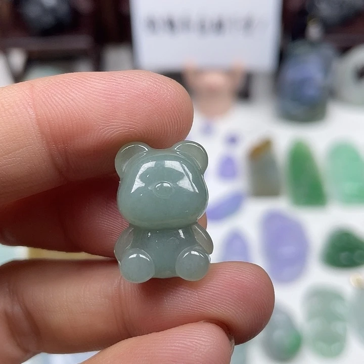 颈饰未镶嵌翡翠小熊