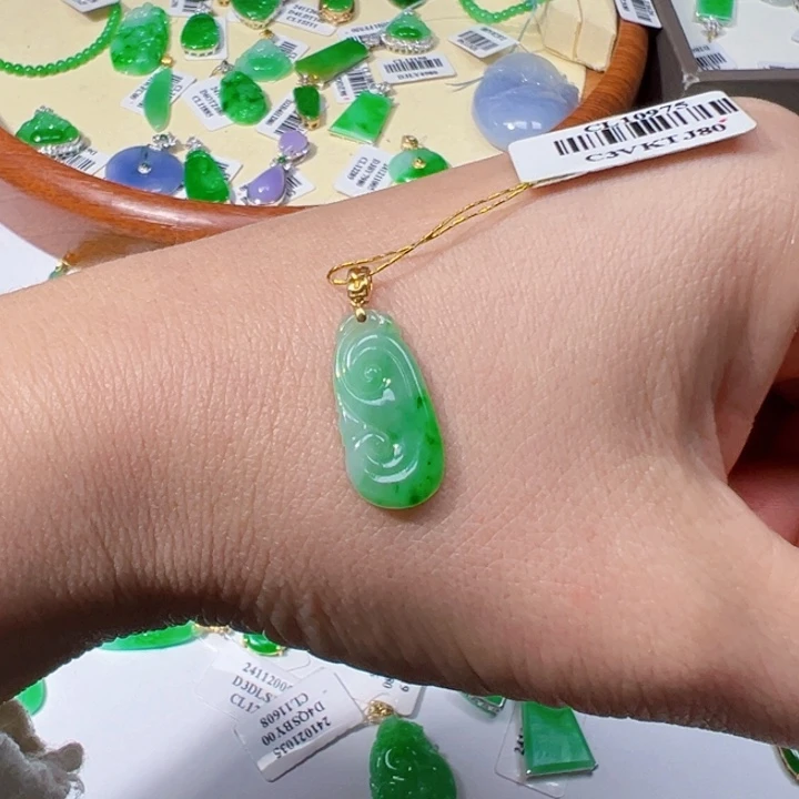 翡翠挂件18K金镶嵌翡翠