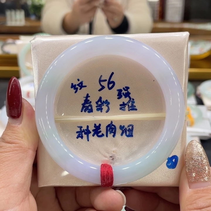 翡翠手镯未镶嵌翡翠