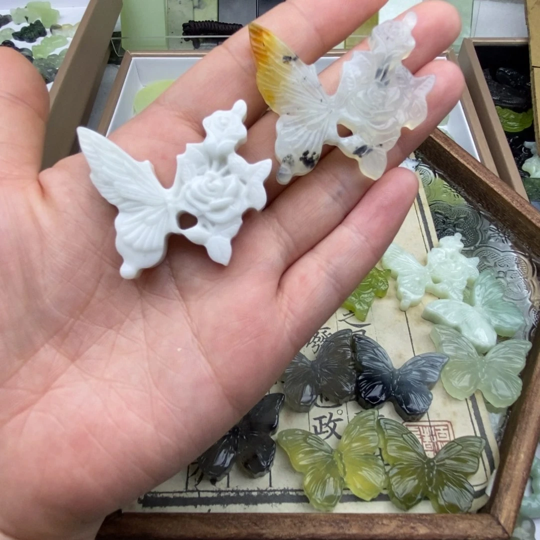 蛇纹石玉未镶嵌颈饰