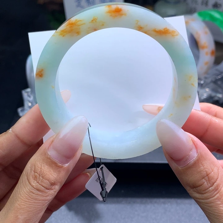 定制翡翠未镶嵌翡翠手镯