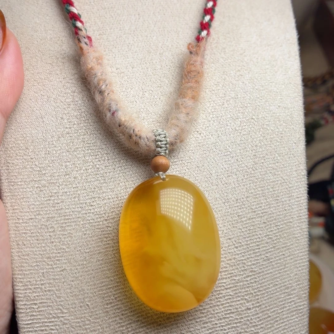 琥珀未镶嵌颈饰蛋面