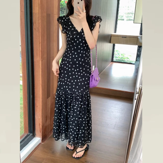夏季飞飞袖波点连衣裙女2025新款裙子性感露背轻奢高级感气质长裙