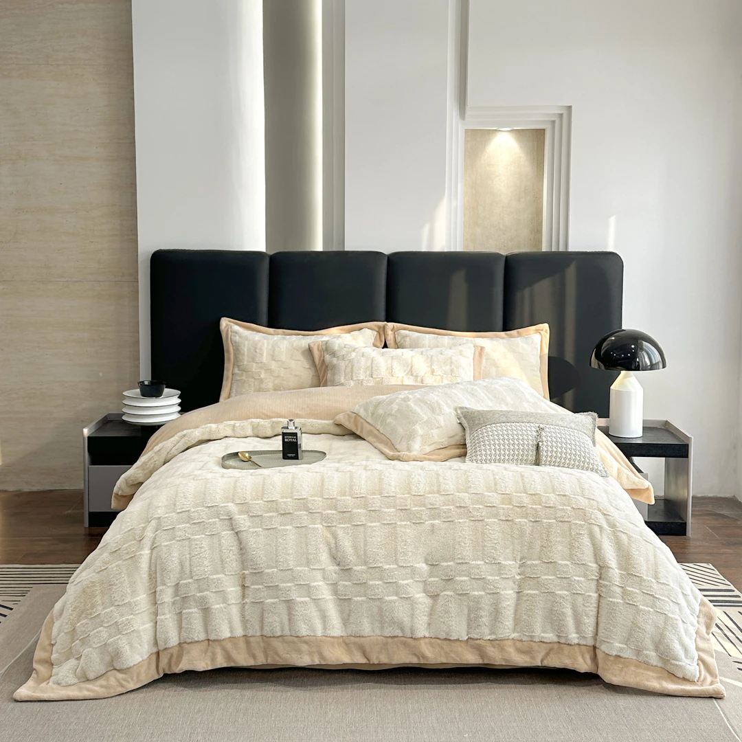 皇室嘉和罗马绒四件套轻奢简约加厚雕花宽边纯色牛奶绒防静电床上