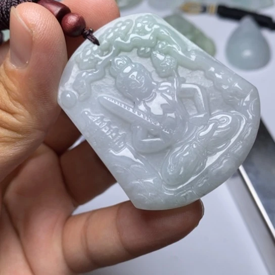 翡翠未镶嵌颈饰翡翠