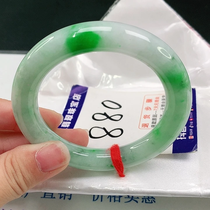 翡翠手镯未镶嵌翡翠