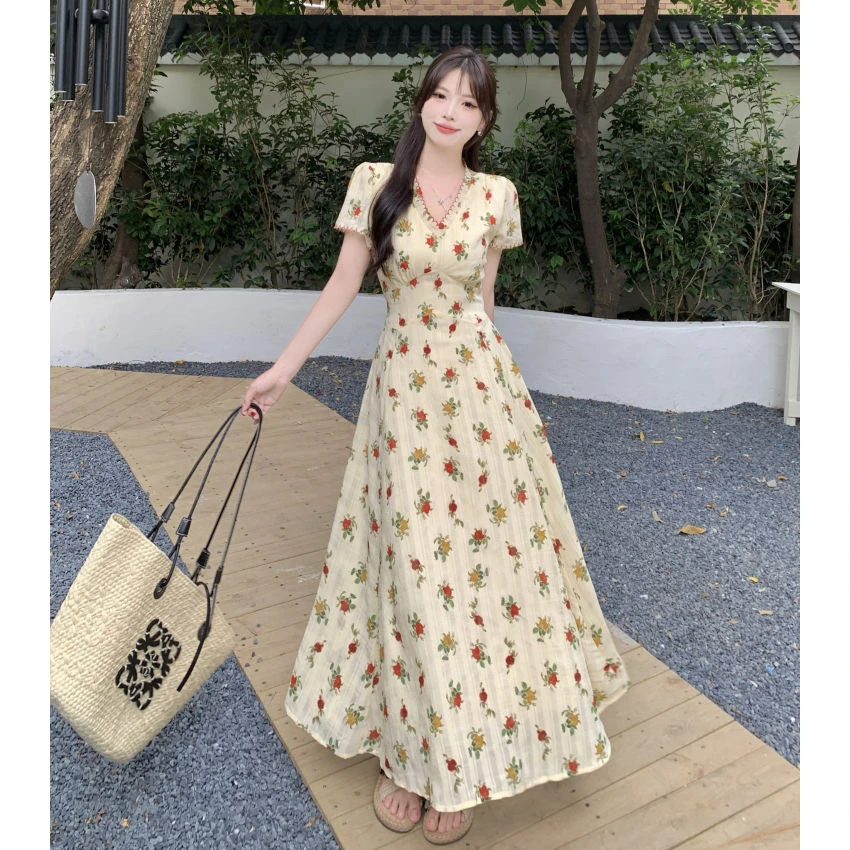 大码法式刺绣荷叶边V领碎花连衣裙女胖mm夏季新款甜美收腰裙子
