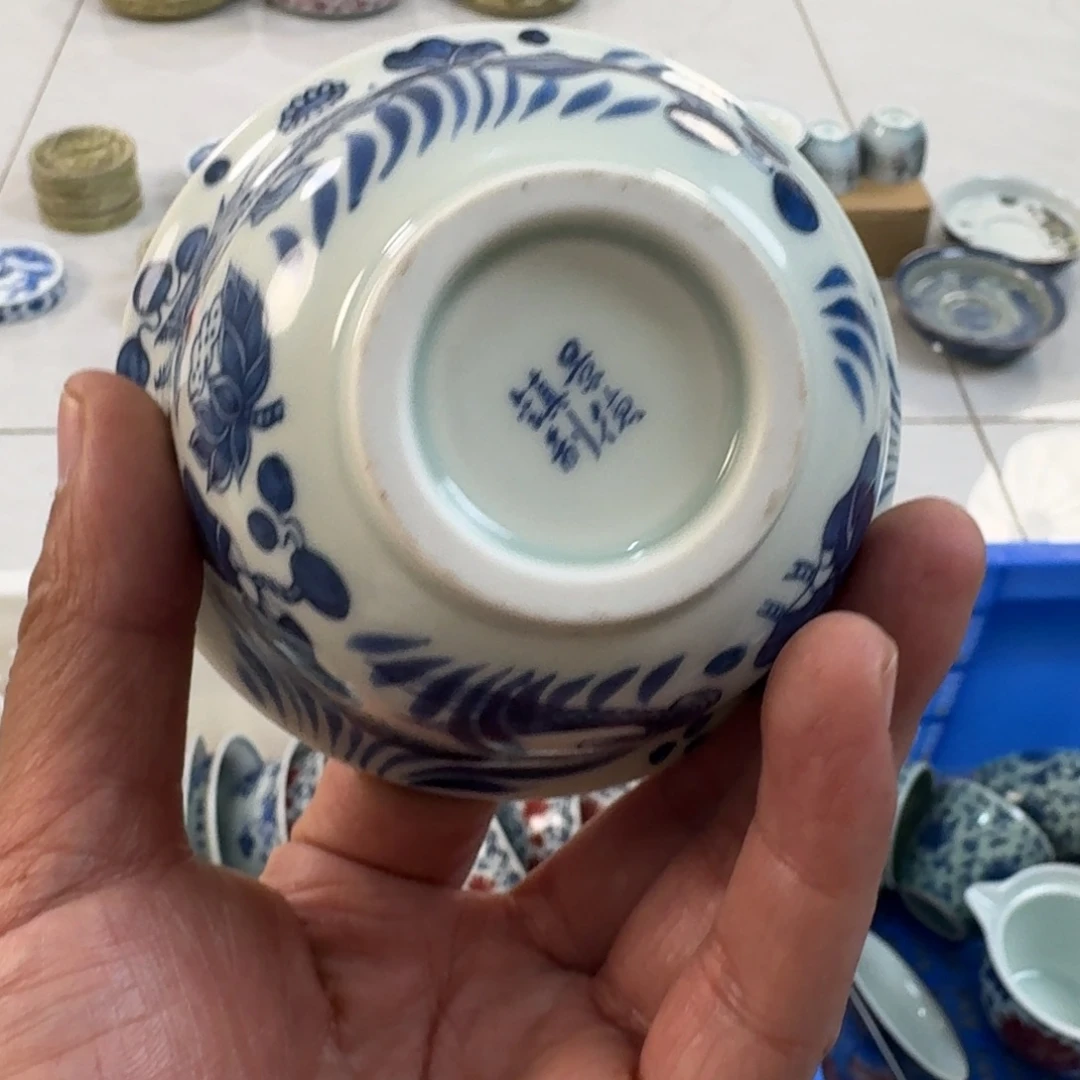 摆件陶青花鱼藻纹主人压手杯