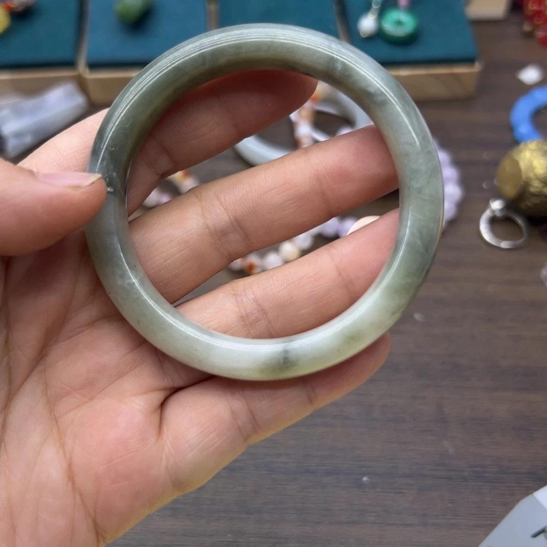 和田玉未镶嵌手镯57圈围1381瑕