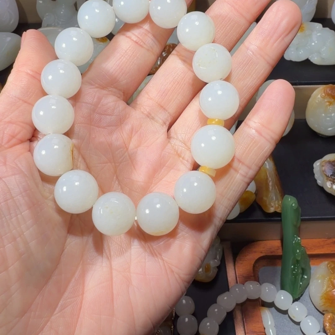 T***A和田玉未镶嵌手链