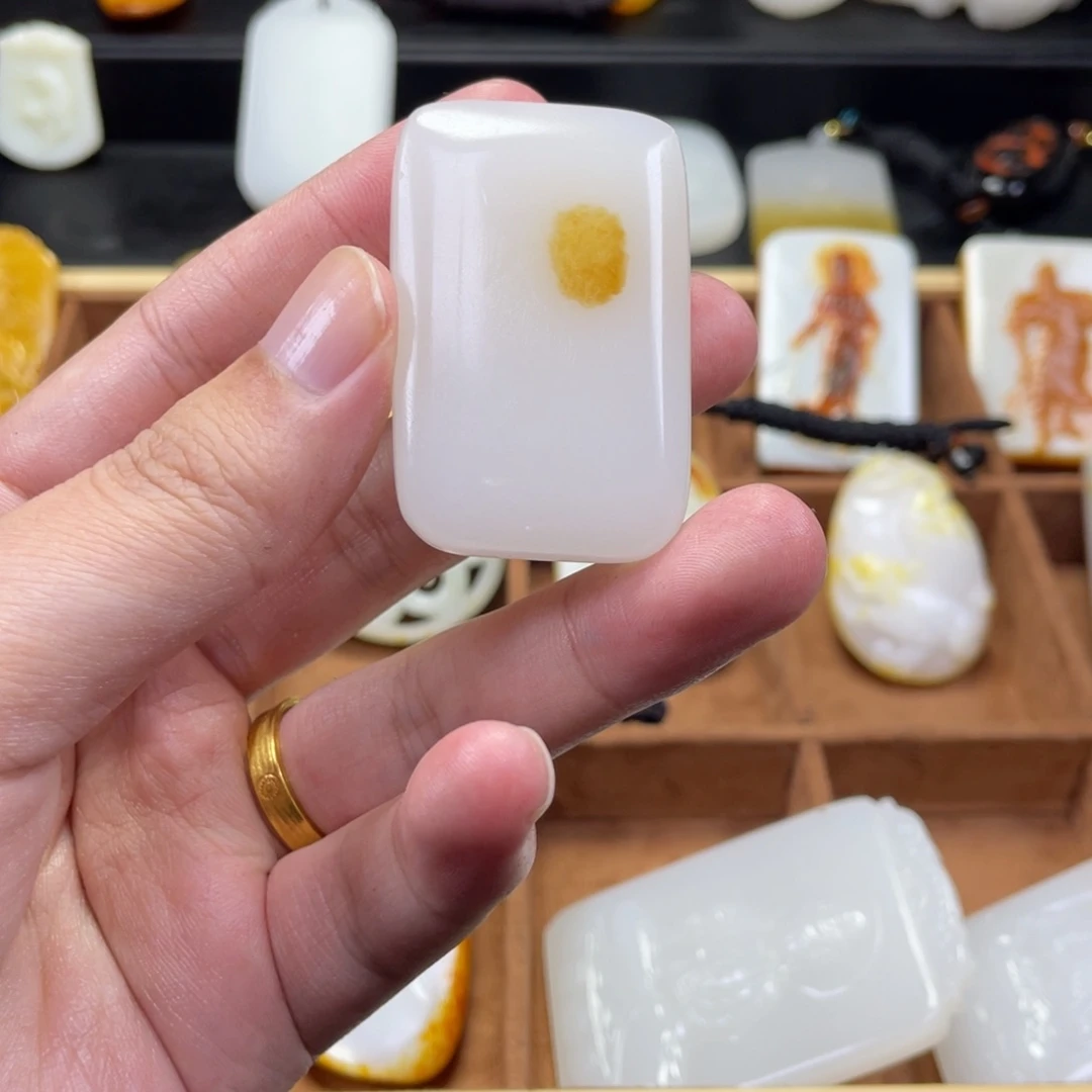 颈饰未镶嵌和田玉配绳