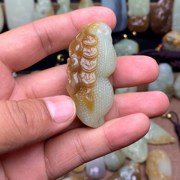 和田玉（糖玉）未镶嵌颈饰