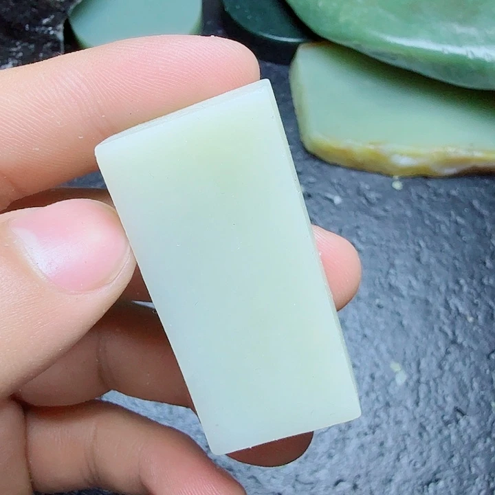 和田玉（糖玉）未镶嵌珠宝奇石