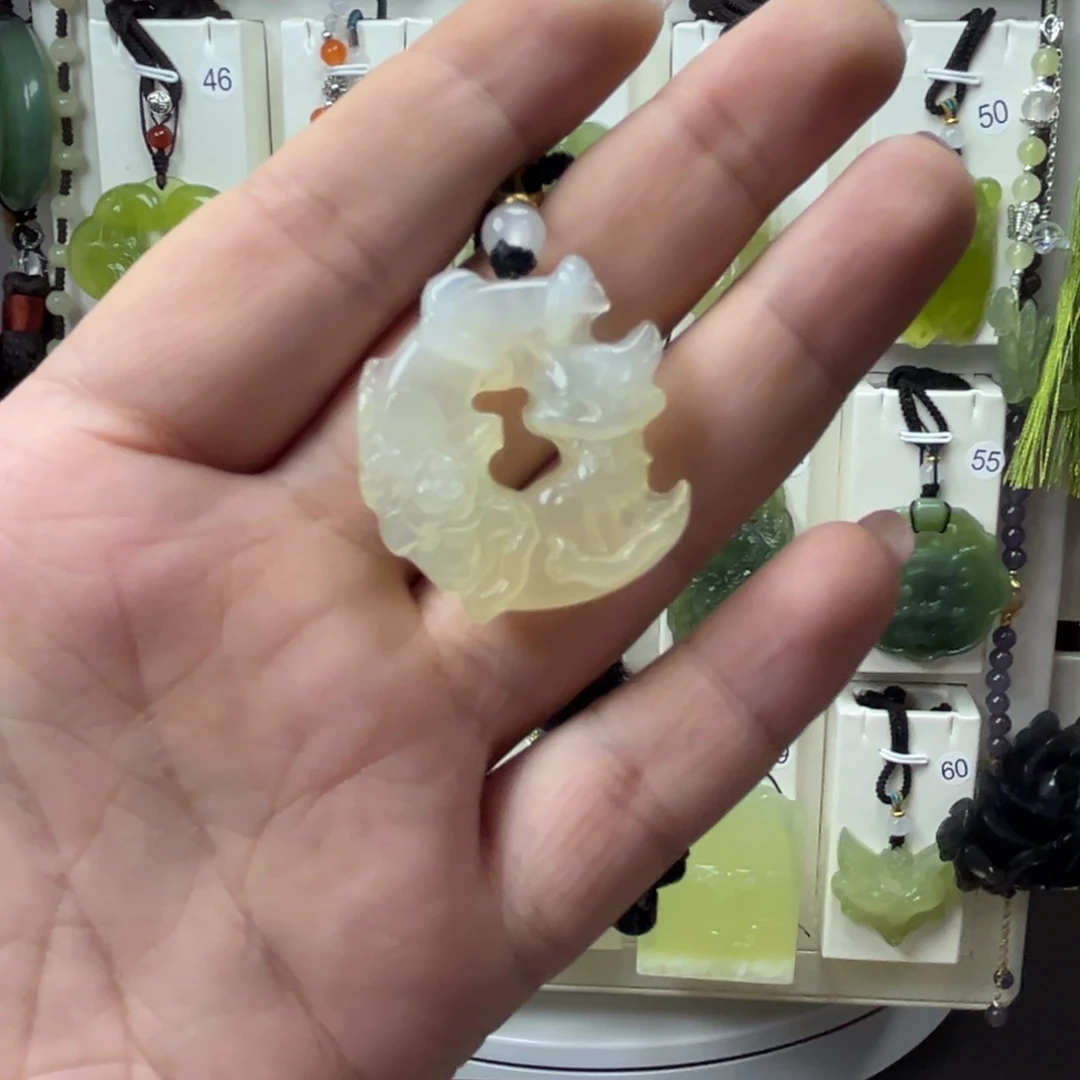 蛇纹石玉未镶嵌颈饰