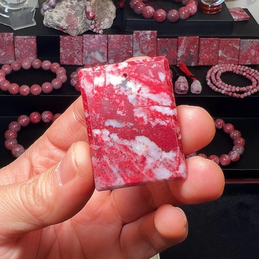 百***合天然辰砂原石无事牌