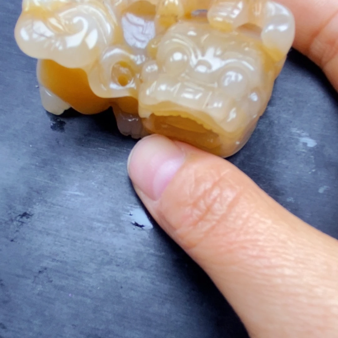 石英质玉（黄龙玉）颈饰未镶嵌