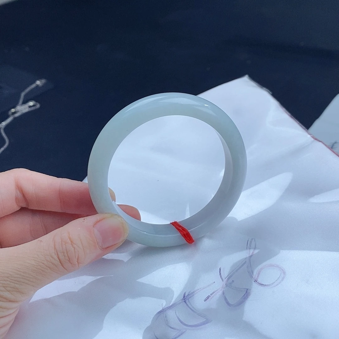 翡翠手镯未镶嵌翡翠