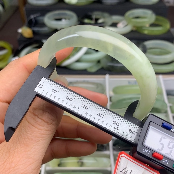 蛇纹石玉未镶嵌手镯571