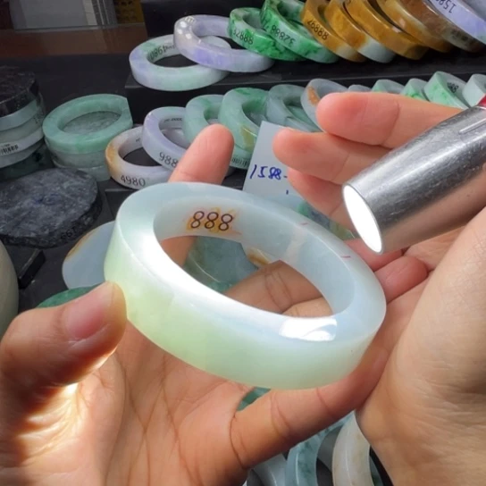 定制翡翠未镶嵌翡翠手镯