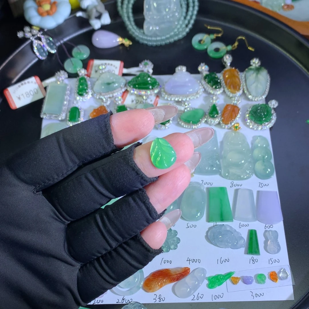 翡翠未镶嵌吊坠(不含链)随形叶