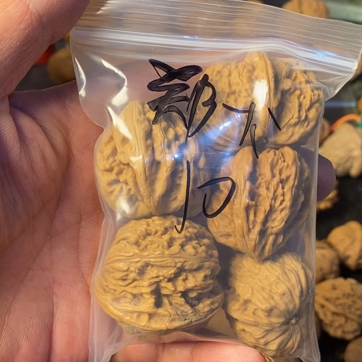 郑***亿大叶紫檀(黑酸枝木类)