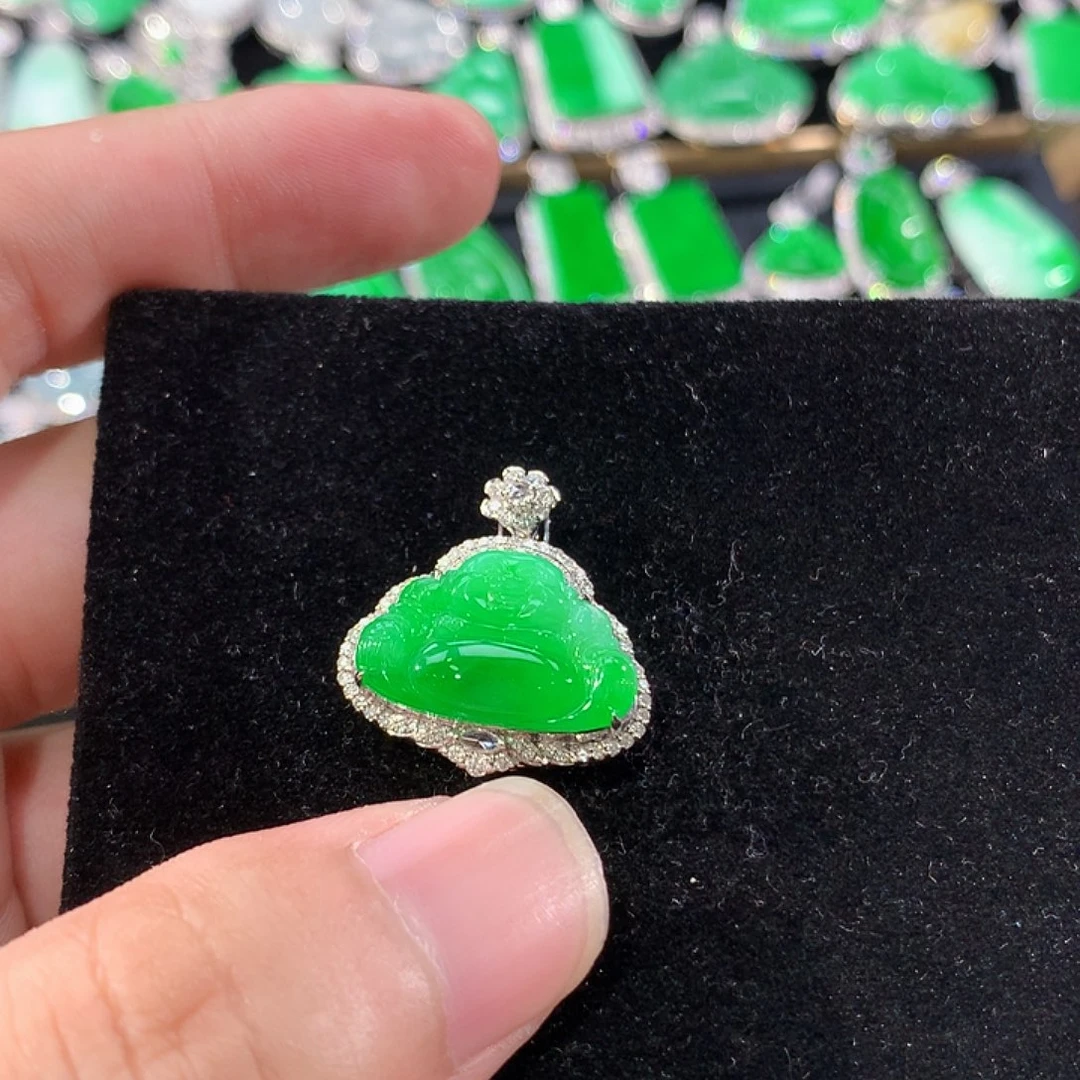 翡翠18K金镶嵌颈饰