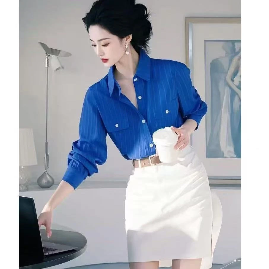 设计感小众独特别致绝美克莱因蓝polo领长袖衬衫白色半身裙穿搭女