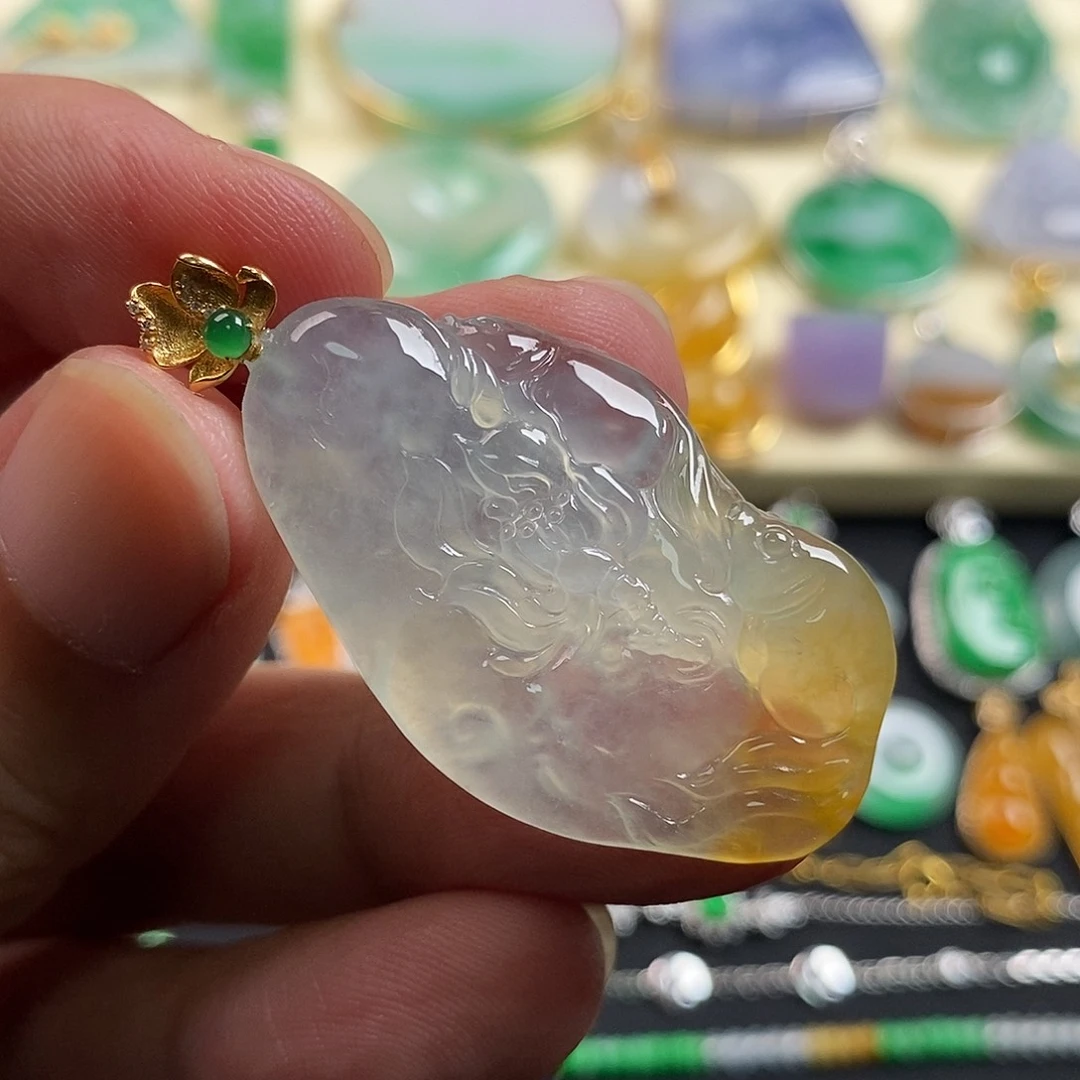 翡翠18K金镶嵌颈饰翡翠