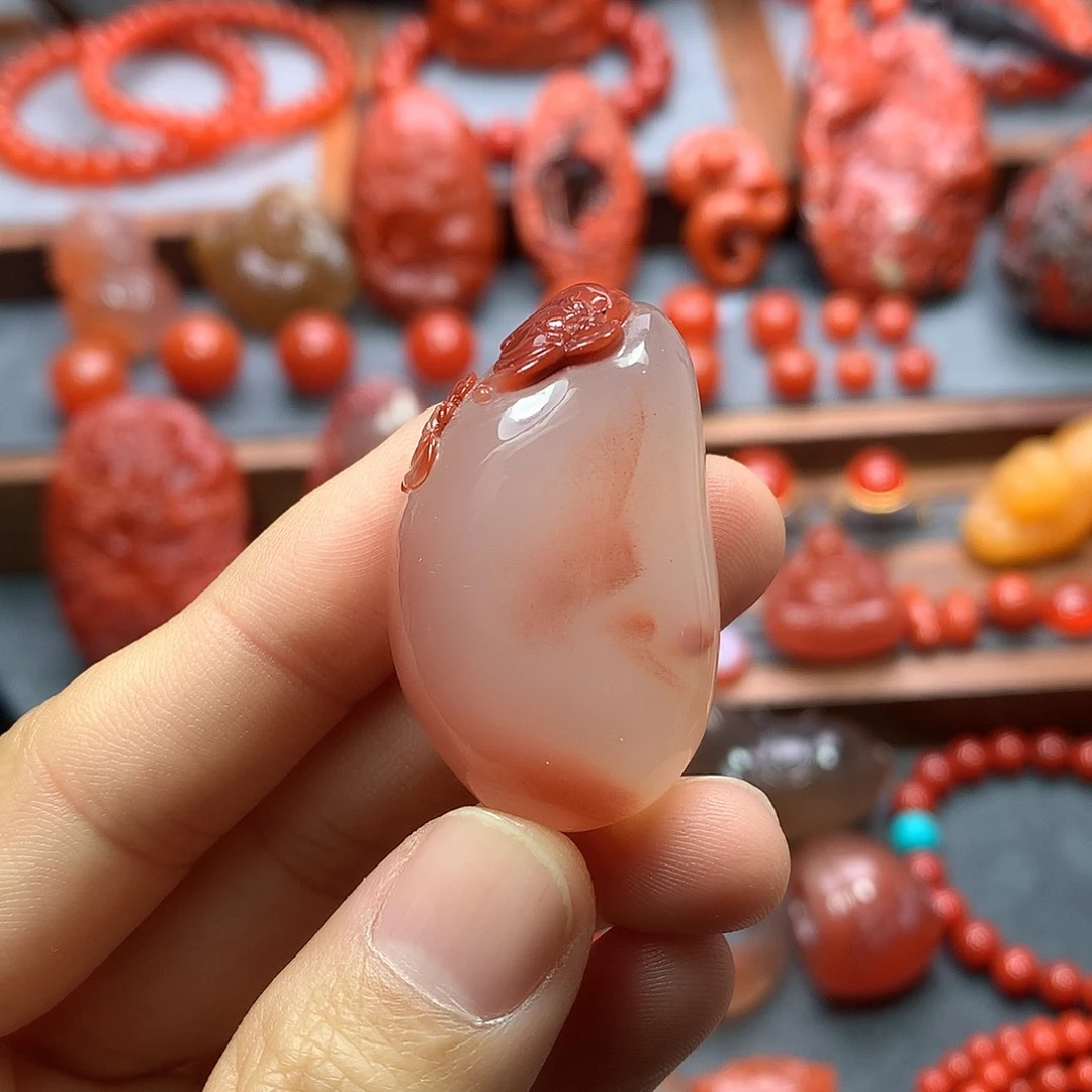 南红玛瑙冰飘吊坠未镶嵌