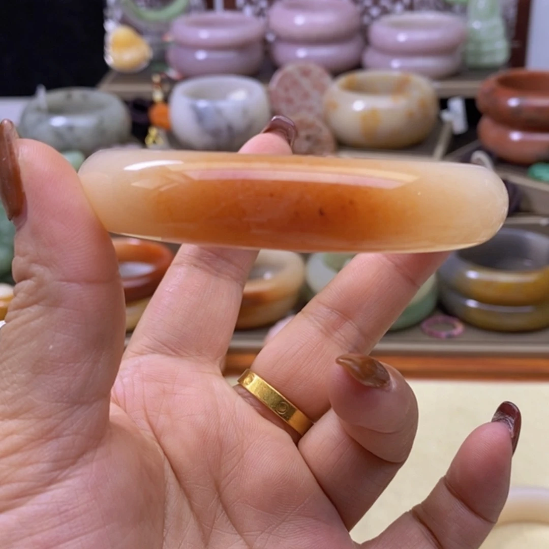 【闪购商品】未镶嵌手镯石英岩玉焱*