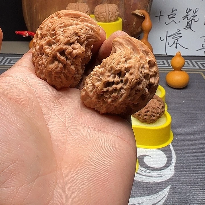 玩***度吊坠桃核坐山雕全品无修