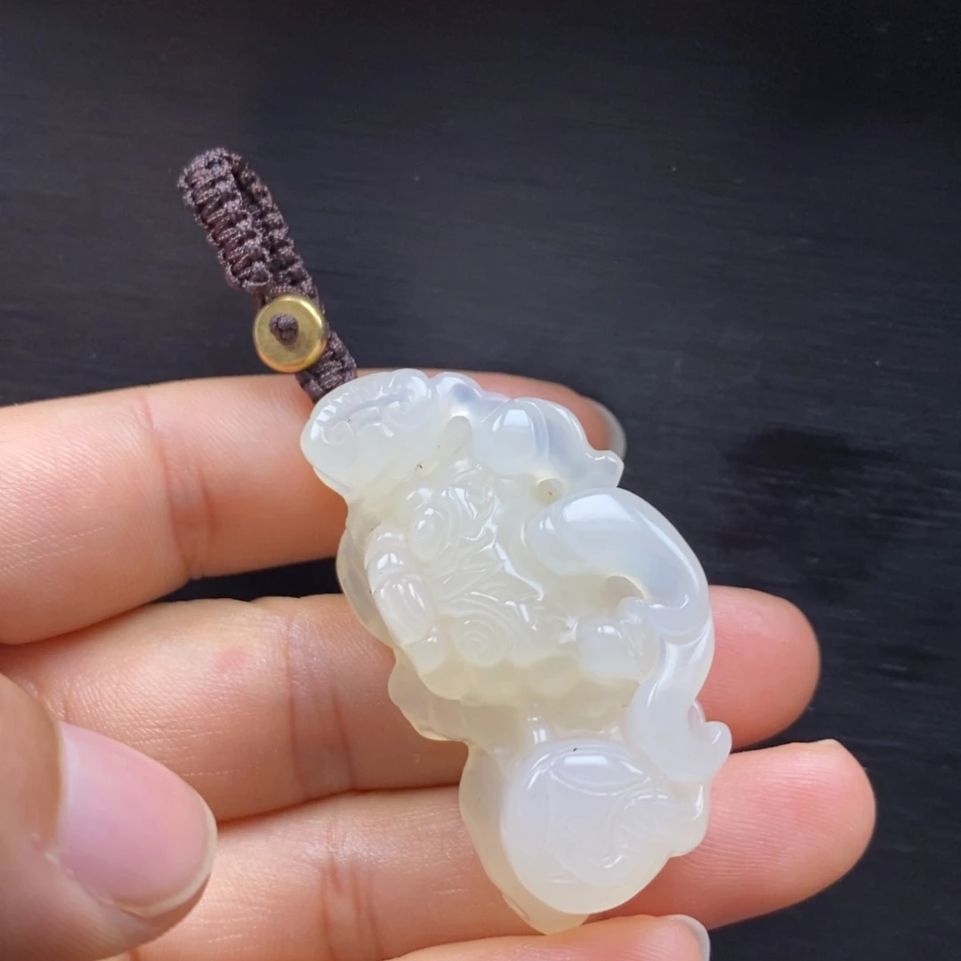 石英质玉（黄龙玉）未镶嵌颈饰