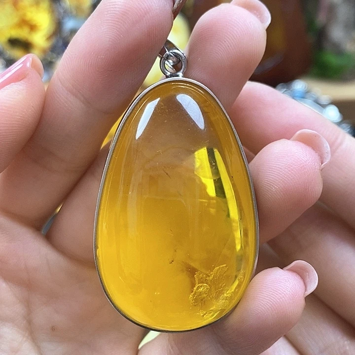 银S925镶嵌颈饰琥珀吊坠