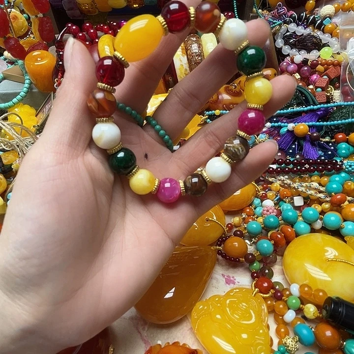 树脂制品找****由22113多宝手链