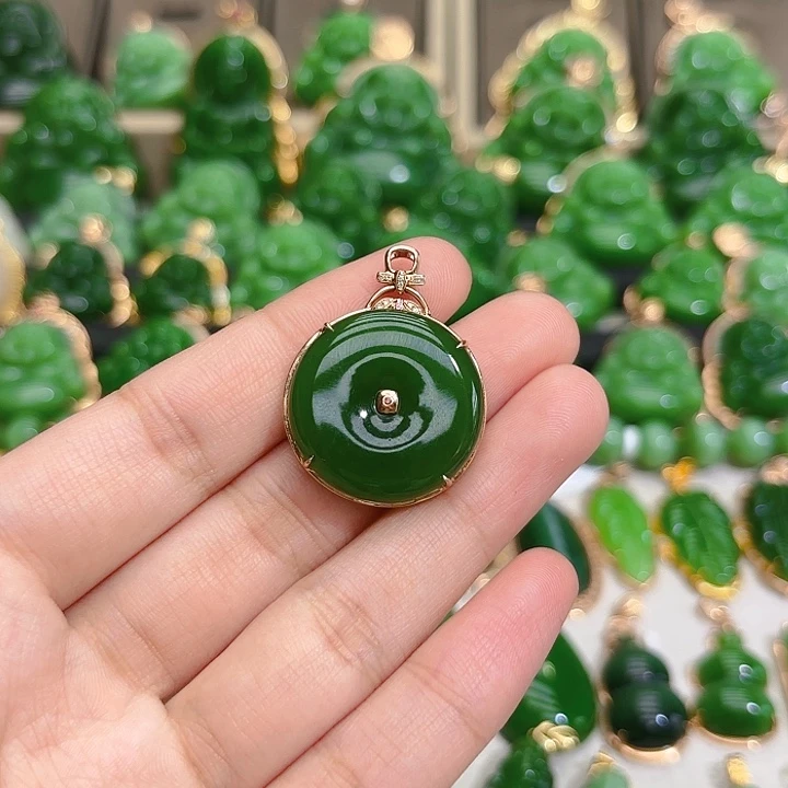 和田玉（碧玉）颈饰18K金镶嵌