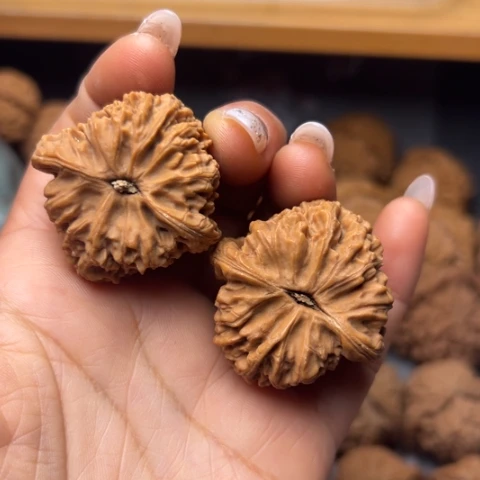 文玩核桃吊坠南疆石