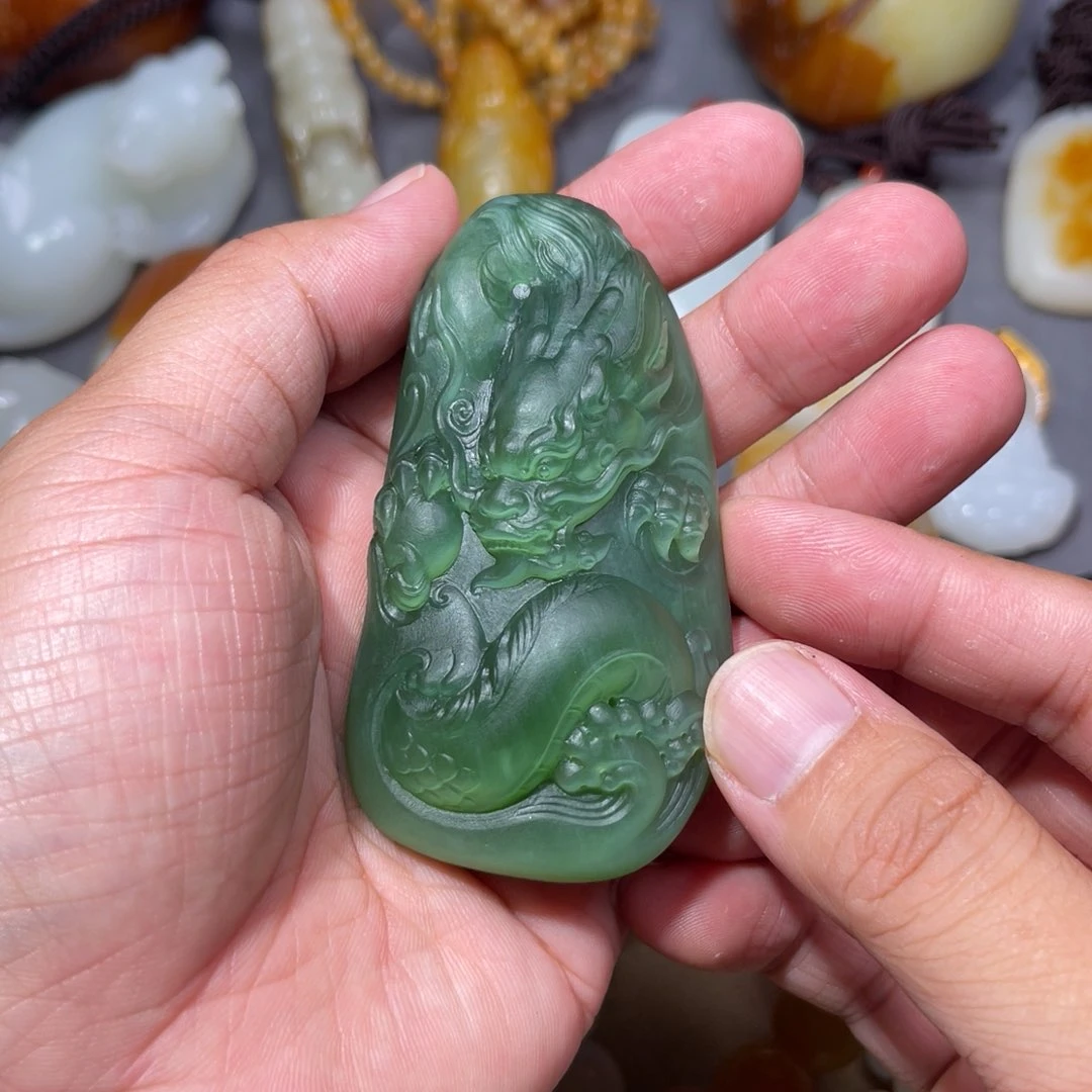 苏***笑和田玉未镶嵌颈饰